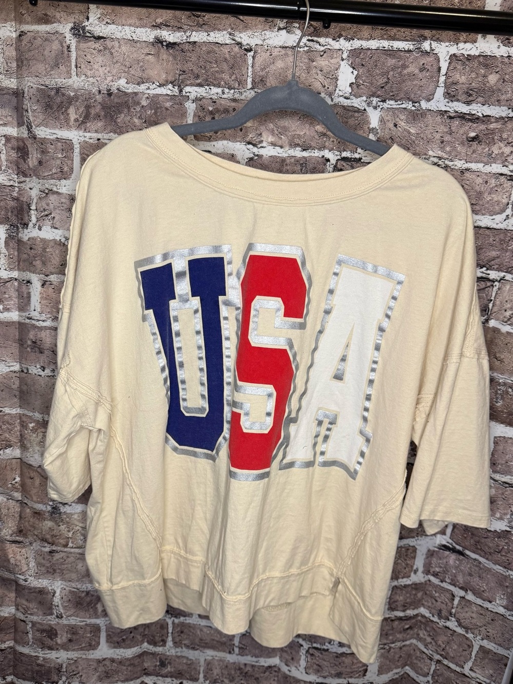 Peach Love California Cream Graphic Tee with Red and Blue Accents